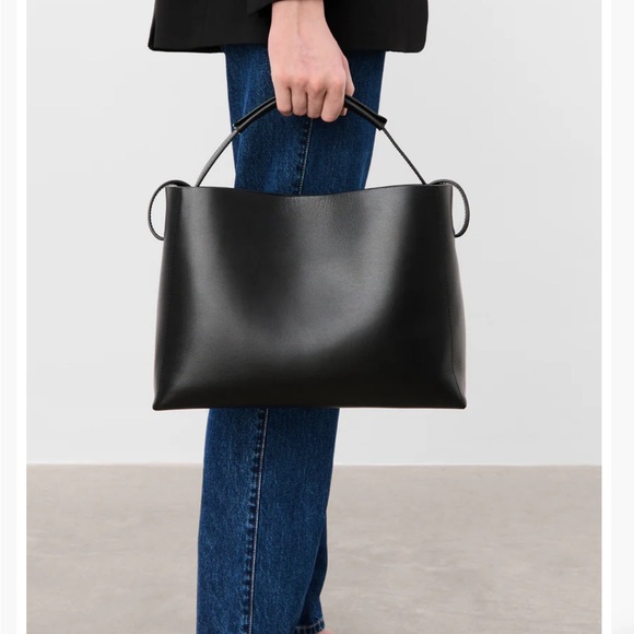 Flattered Handbags - Flattered Hedda Grande Handbag Leather Black